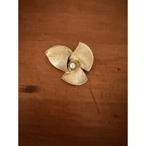 Vintage Gold Tone Flower Brooch Faux Pearl Center Textured Petals